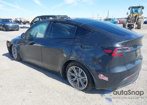 2024 Tesla Model Y Long Range Dual Motor All-Wheel Drive/Rwd z USA, uszkodzony, nr VIN 7SAYGDED1RF053597
